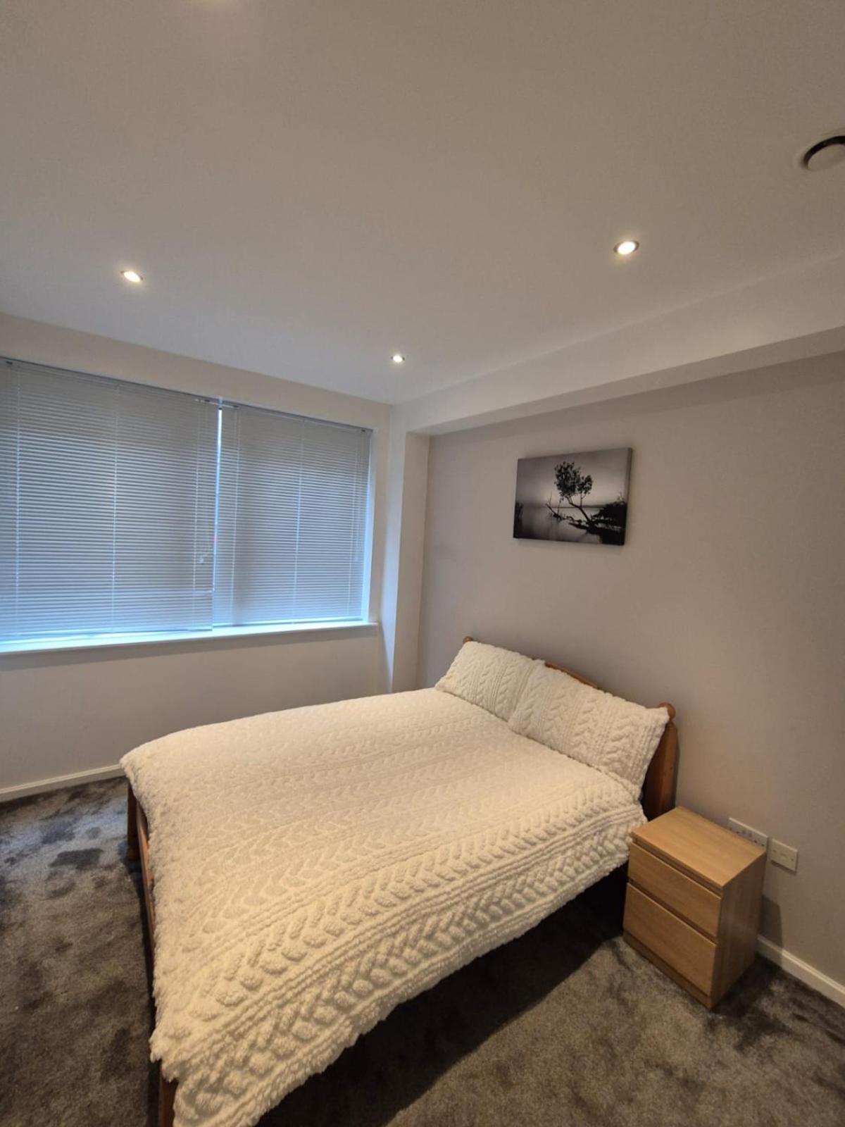 Apartment Modern 1- Bed In City Centre *