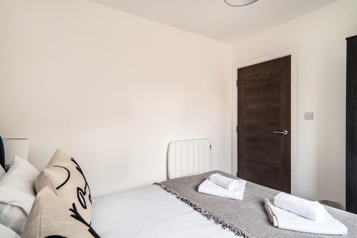 Stayzeni, Alexandra Rise Roomy 1 Bed Apartment *