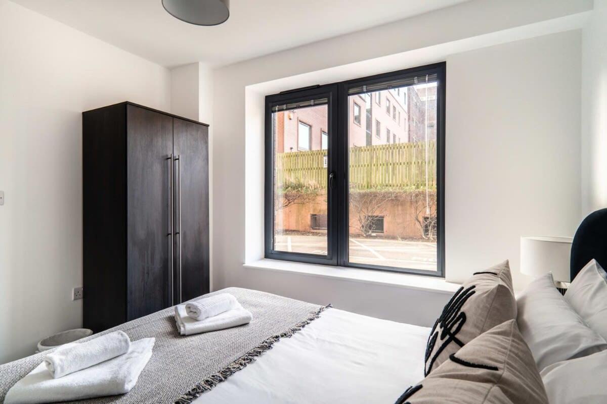 Stayzeni, Alexandra Rise Roomy 1 Bed Apartment *