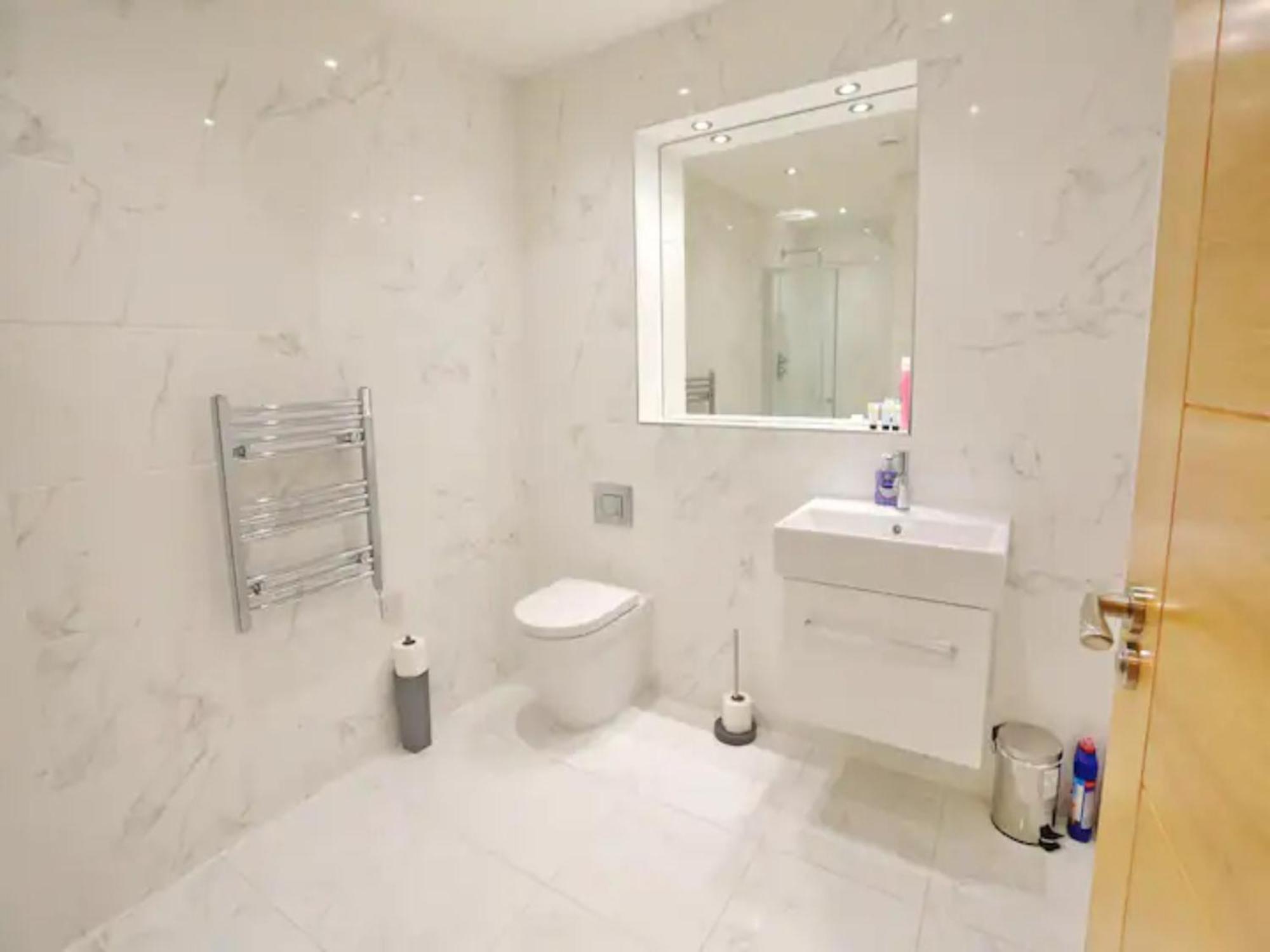Pass The Keys Superking Bed Penthouse Perfect For Couples