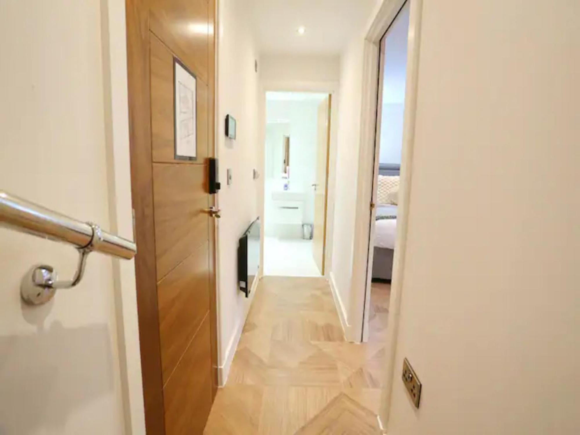 Pass The Keys Superking Bed Penthouse Perfect For Couples * Manchester