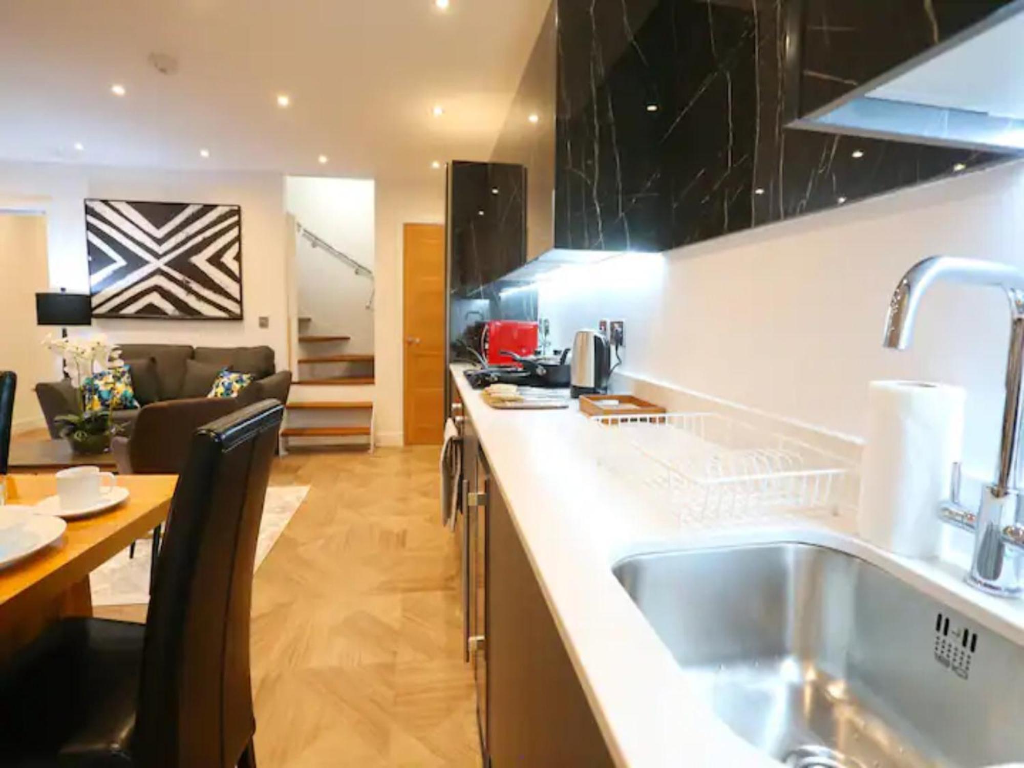 Pass The Keys Superking Bed Penthouse Perfect For Couples