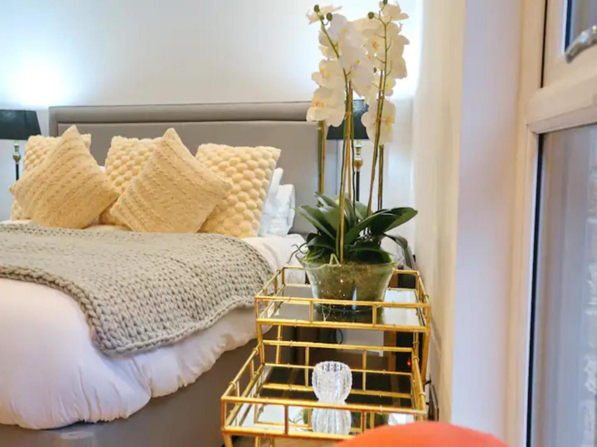 Pass The Keys Superking Bed Penthouse Perfect For Couples