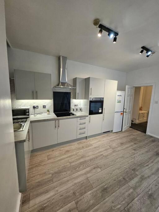 Holiday home Lovely + Free Parking *