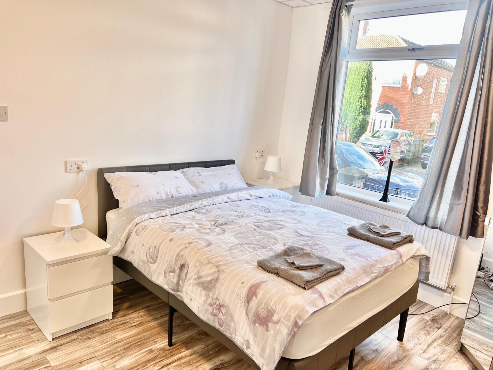 Lux En-suite - Center - Coop Arena Guest house