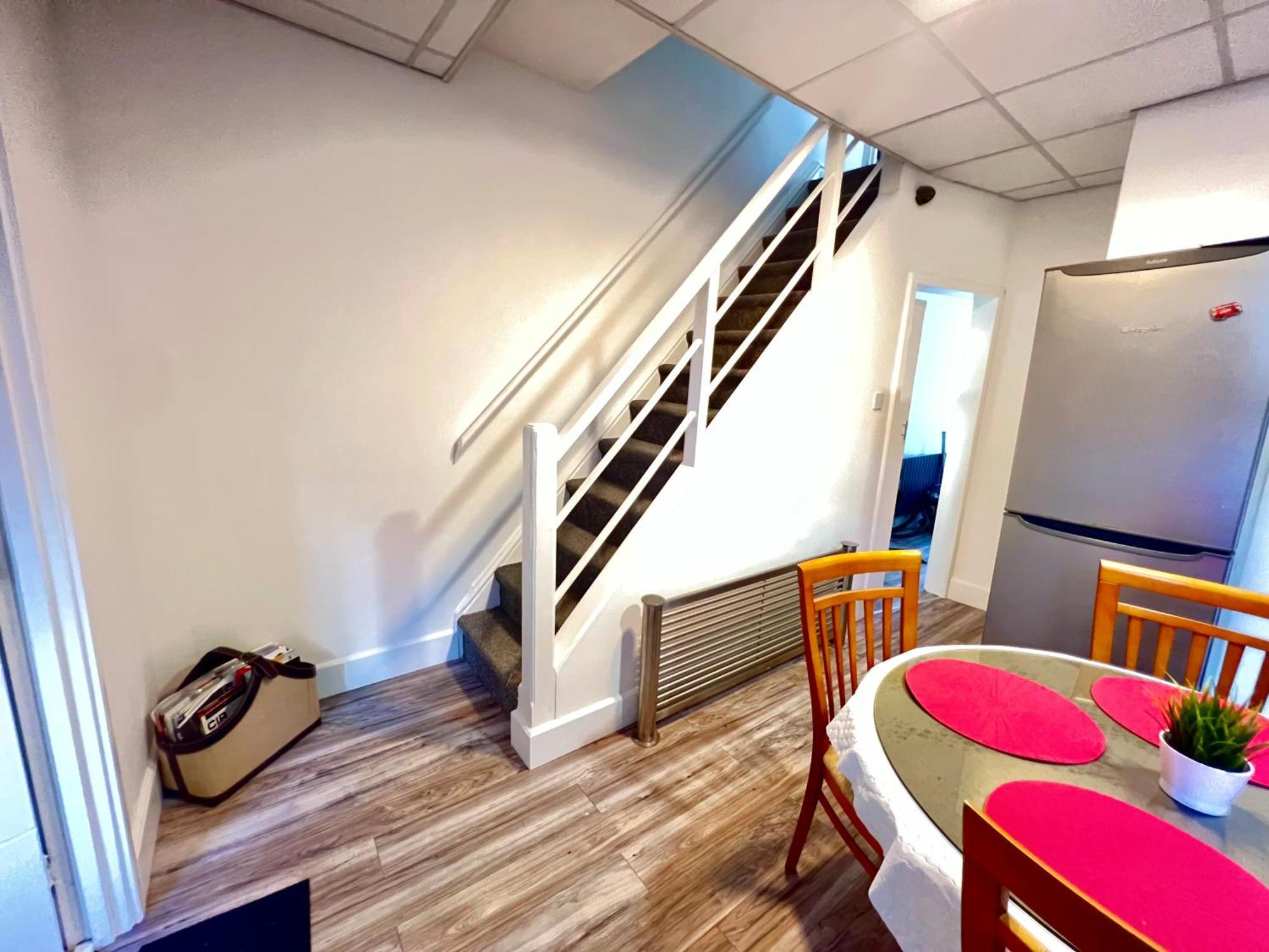 Lux En-suite - Center - Coop Arena *