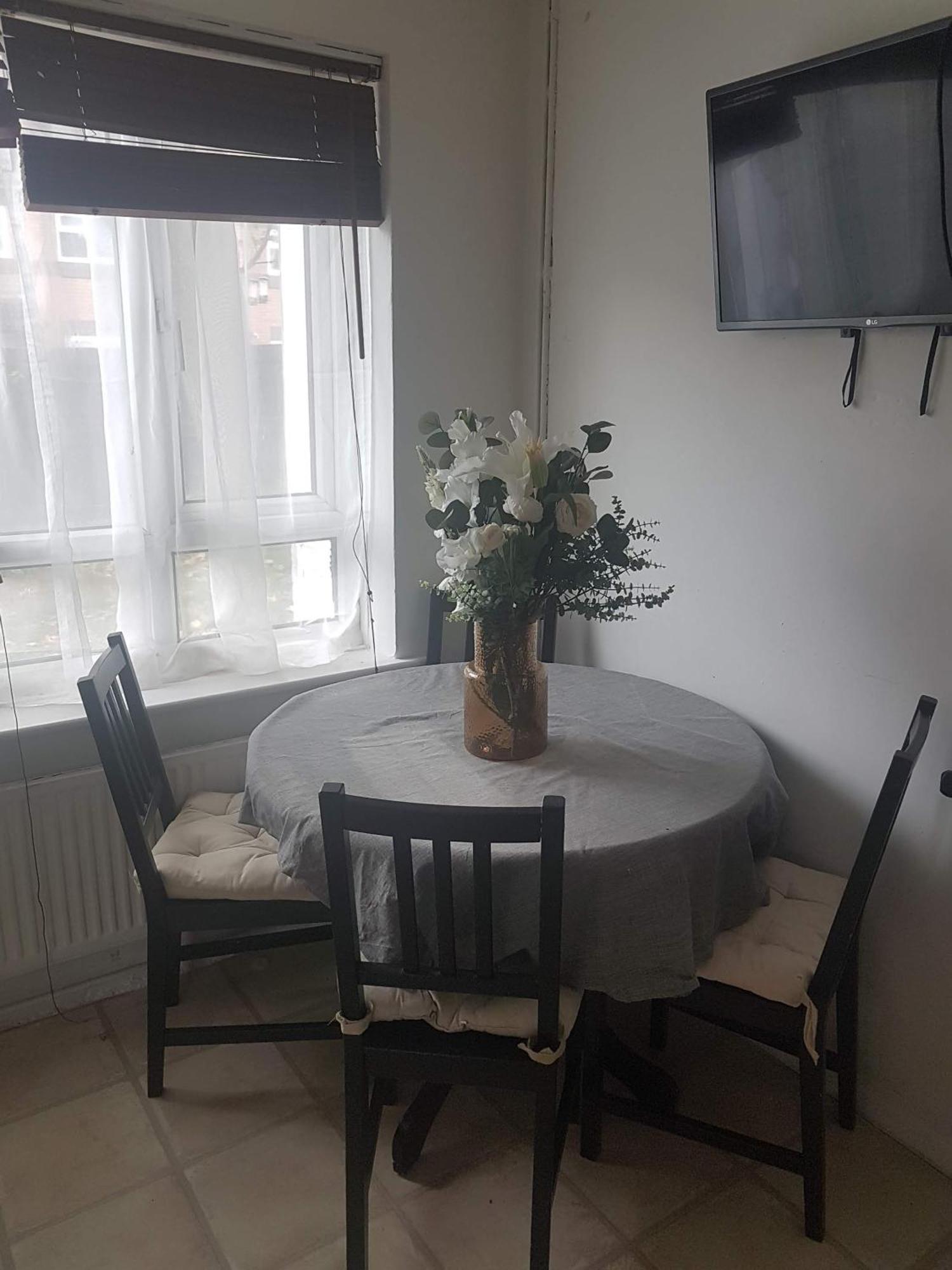 Guest house 4 Mereside Walk Manchester