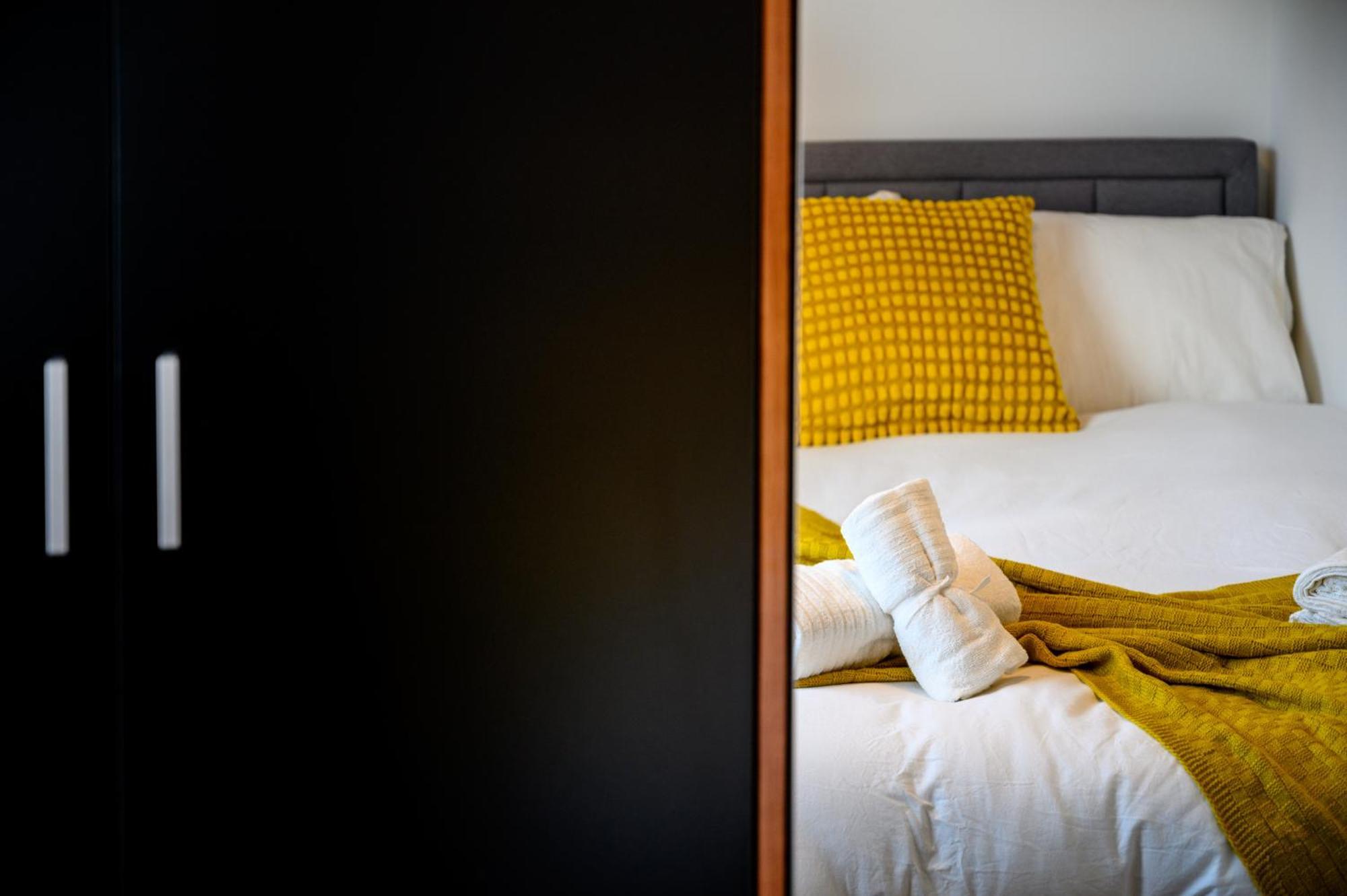 Serviced Northernnightzzz - The Bank Holiday home Manchester