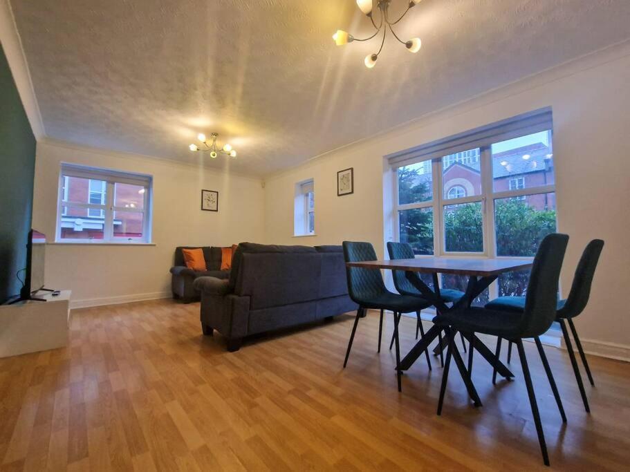 Free Parking: Perfect City Centre Flat