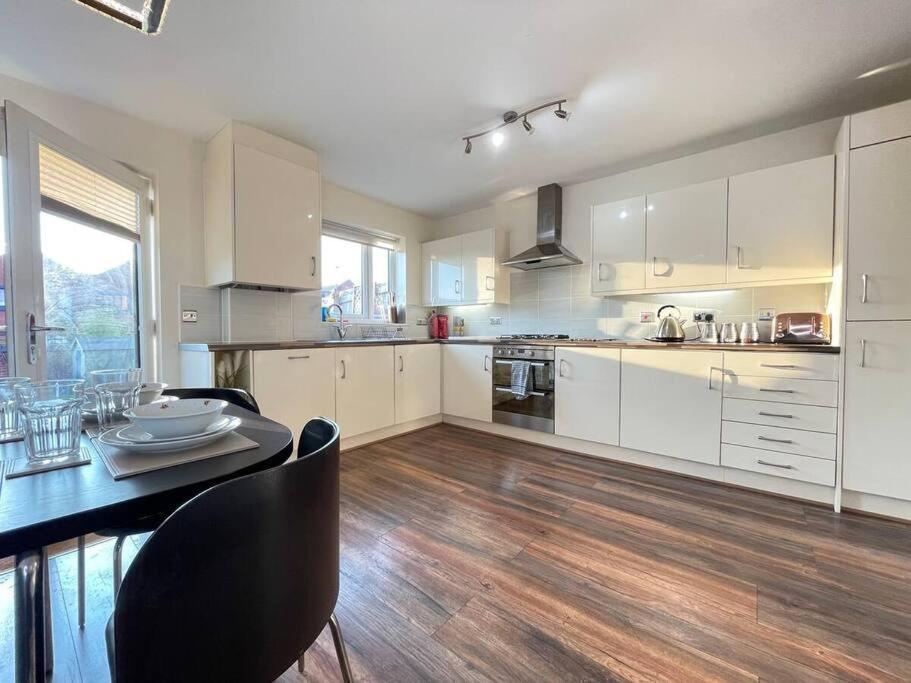Stylish In Vibrant Salford, Manchester!