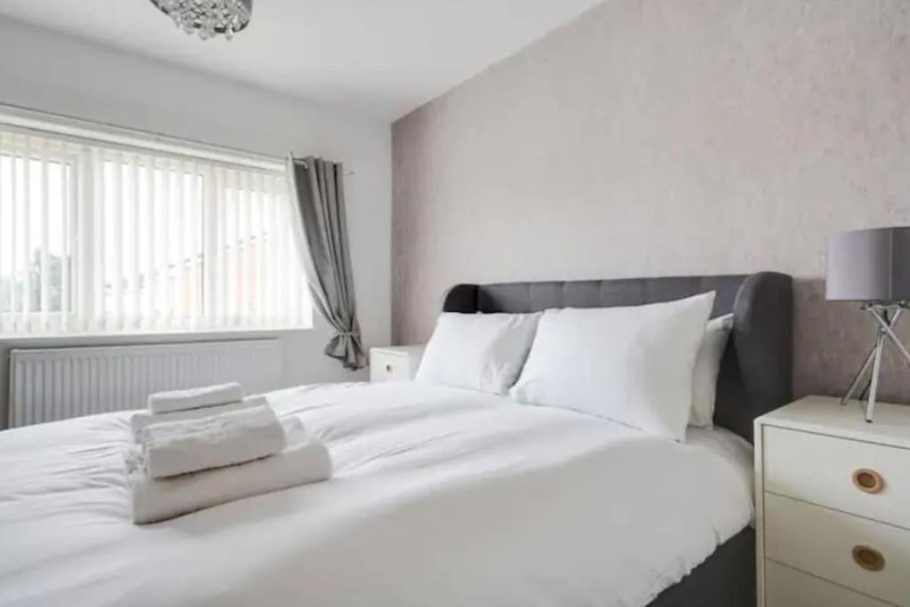 New Build House Near Trafford Centre With Drive