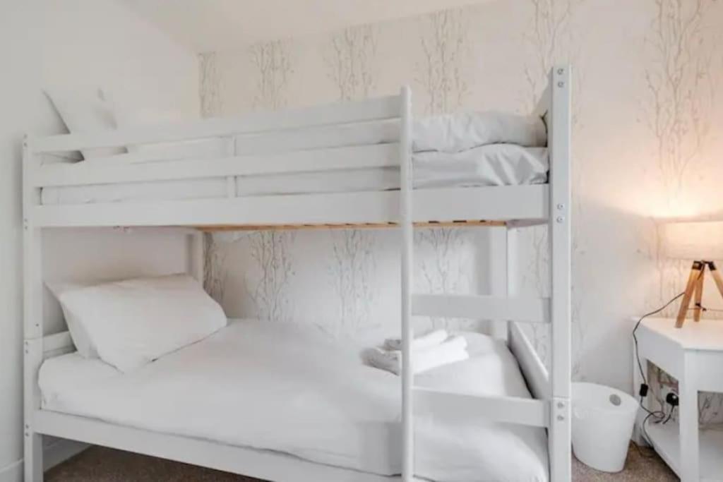Holiday home New Build House Near Trafford Centre With Drive