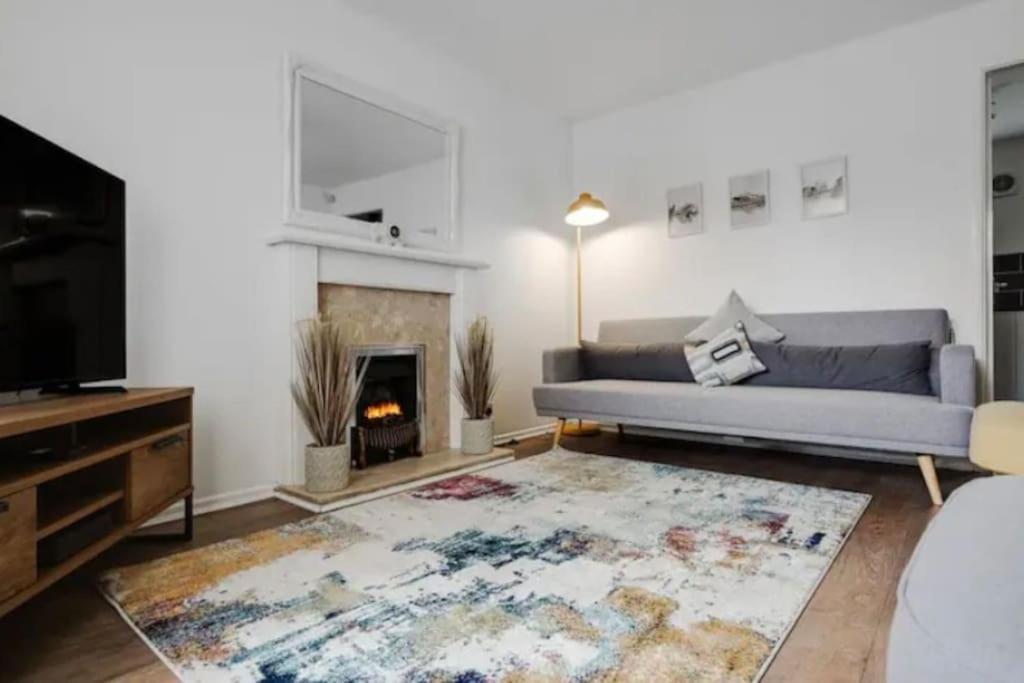 Holiday home New Build House Near Trafford Centre With Drive *