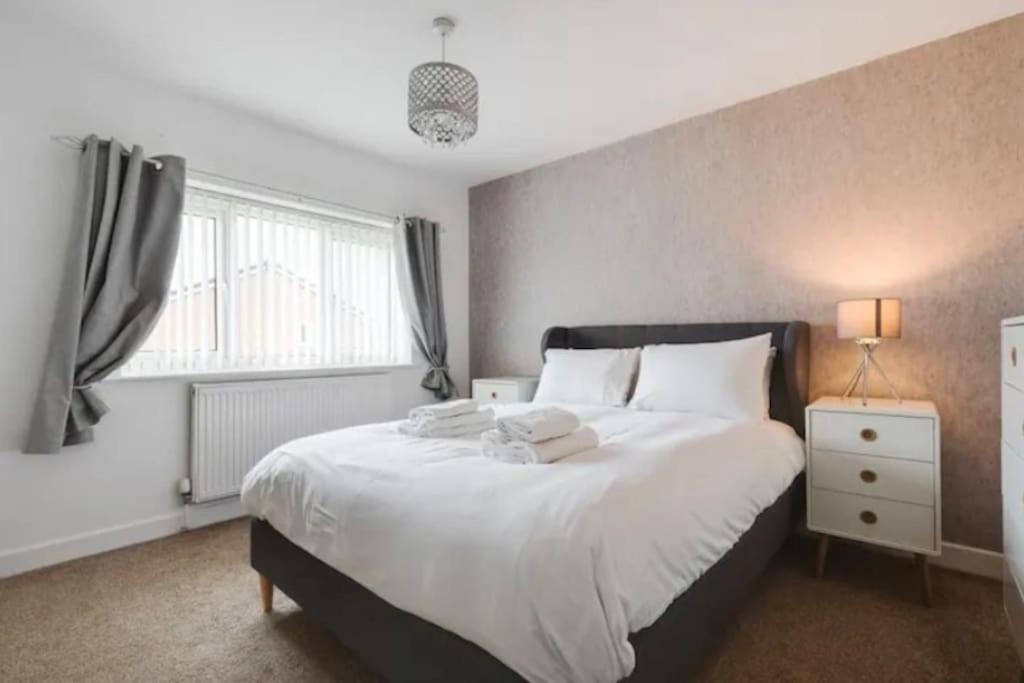New Build House Near Trafford Centre With Drive Holiday home Manchester