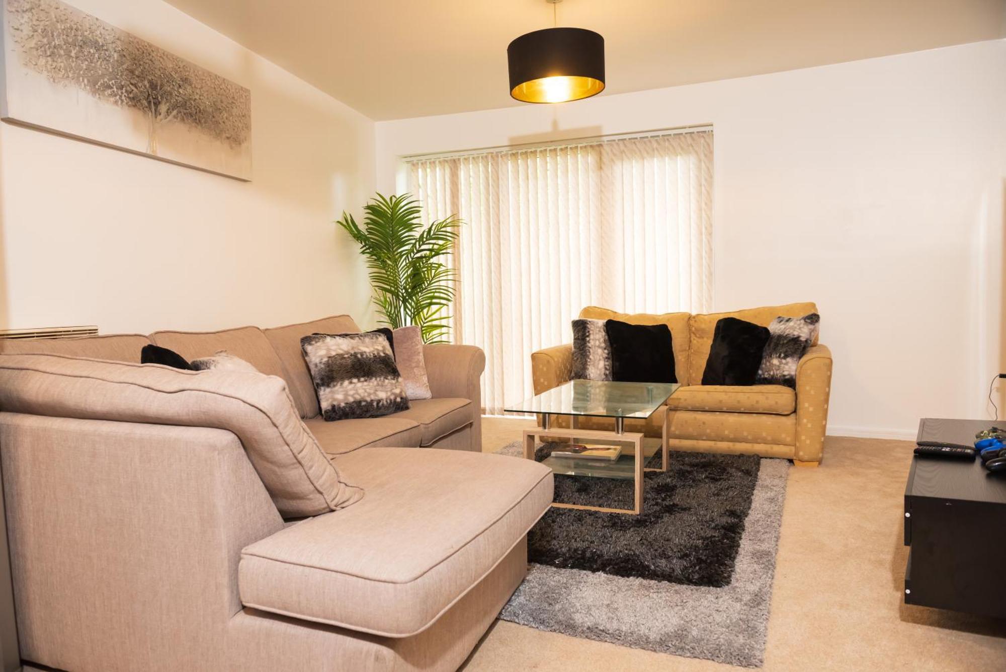 Luxury Two Bedroom Flat Opposite Coop Live N Etihad Stadium With Free Secure Parking, Netflix And Sky Tv Apartment *