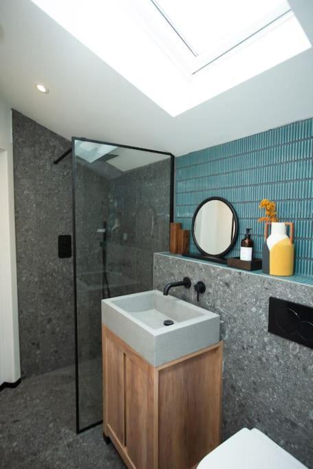 Chorlton Stylish & Roof Terrace Apartment *