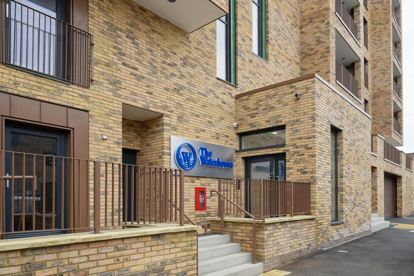 Balcony, Waterfront, En-suite, Roof Terrace, Yogo Exercise Studio, City Views Salford Apartment Manchester