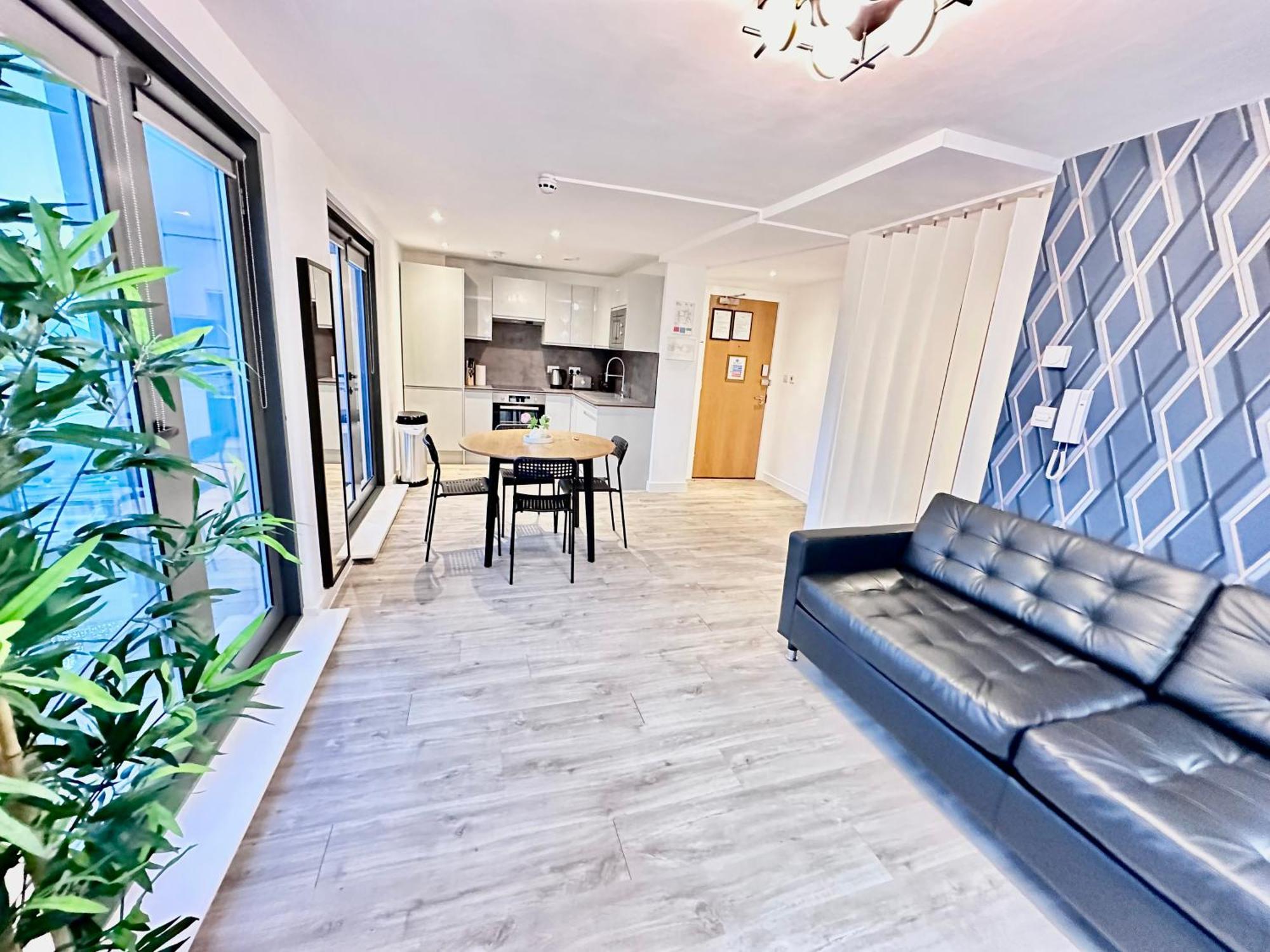 Apartment Centre, Floor Apartment, Two Balconies Manchester