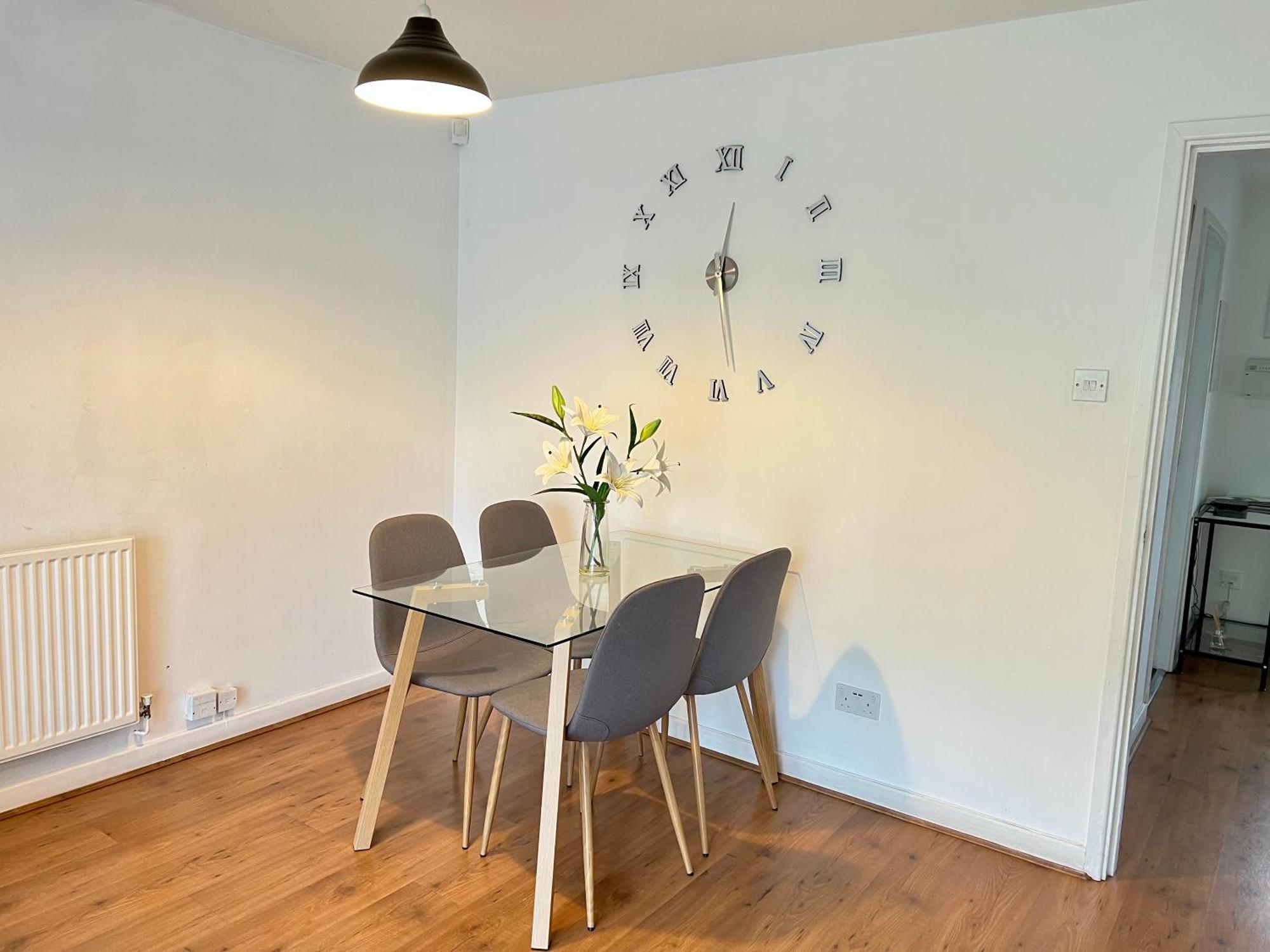 Convenient Centre 3bd With Free Parking Manchester