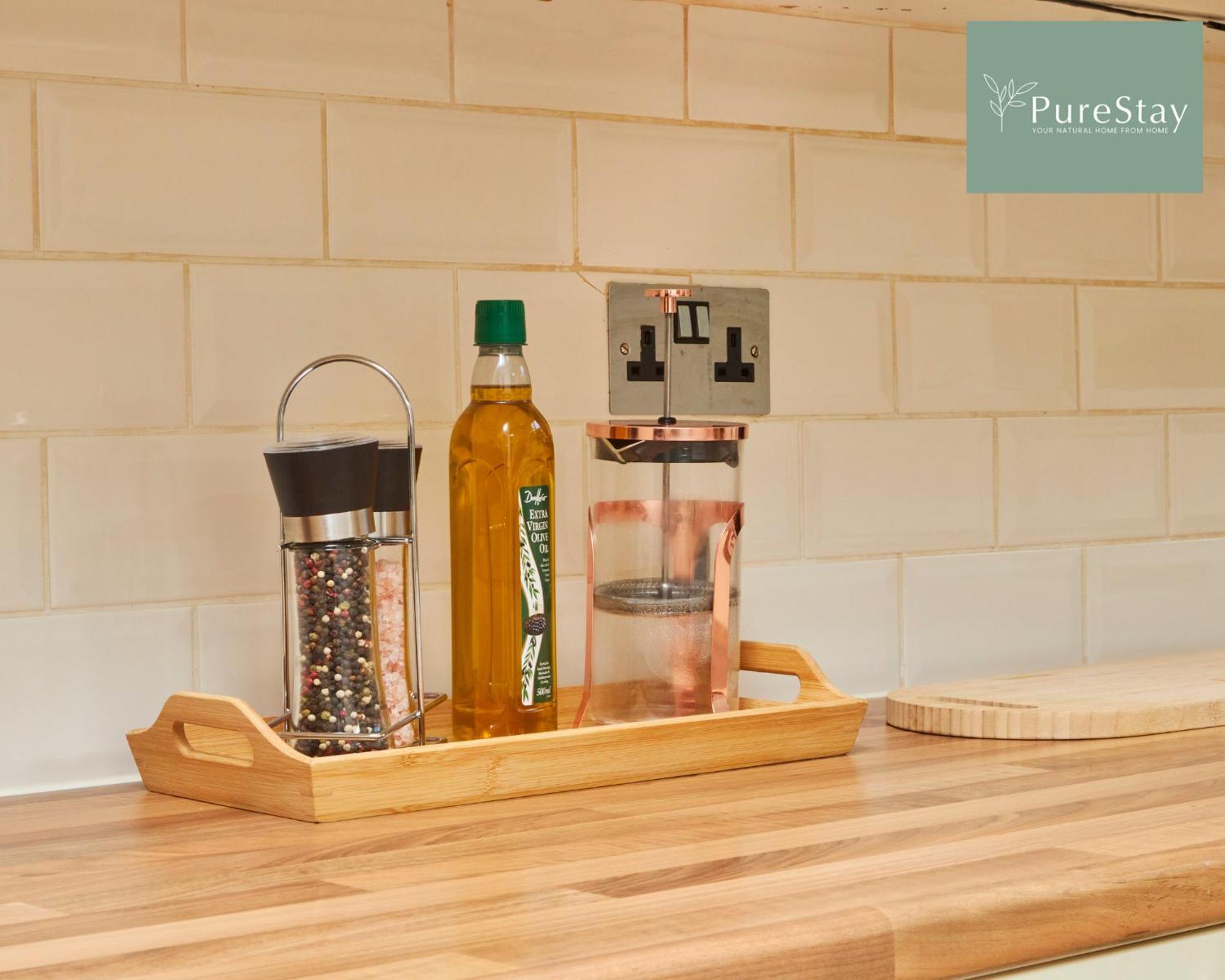 Big Contractor House With 6 Beds & Free Parking By Purestay - 7 Night Min!