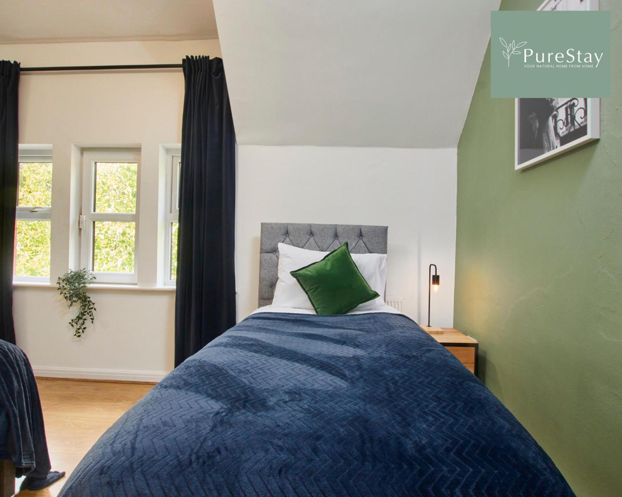 Big Contractor House With 6 Beds & Free Parking By Purestay - 7 Night Min! *