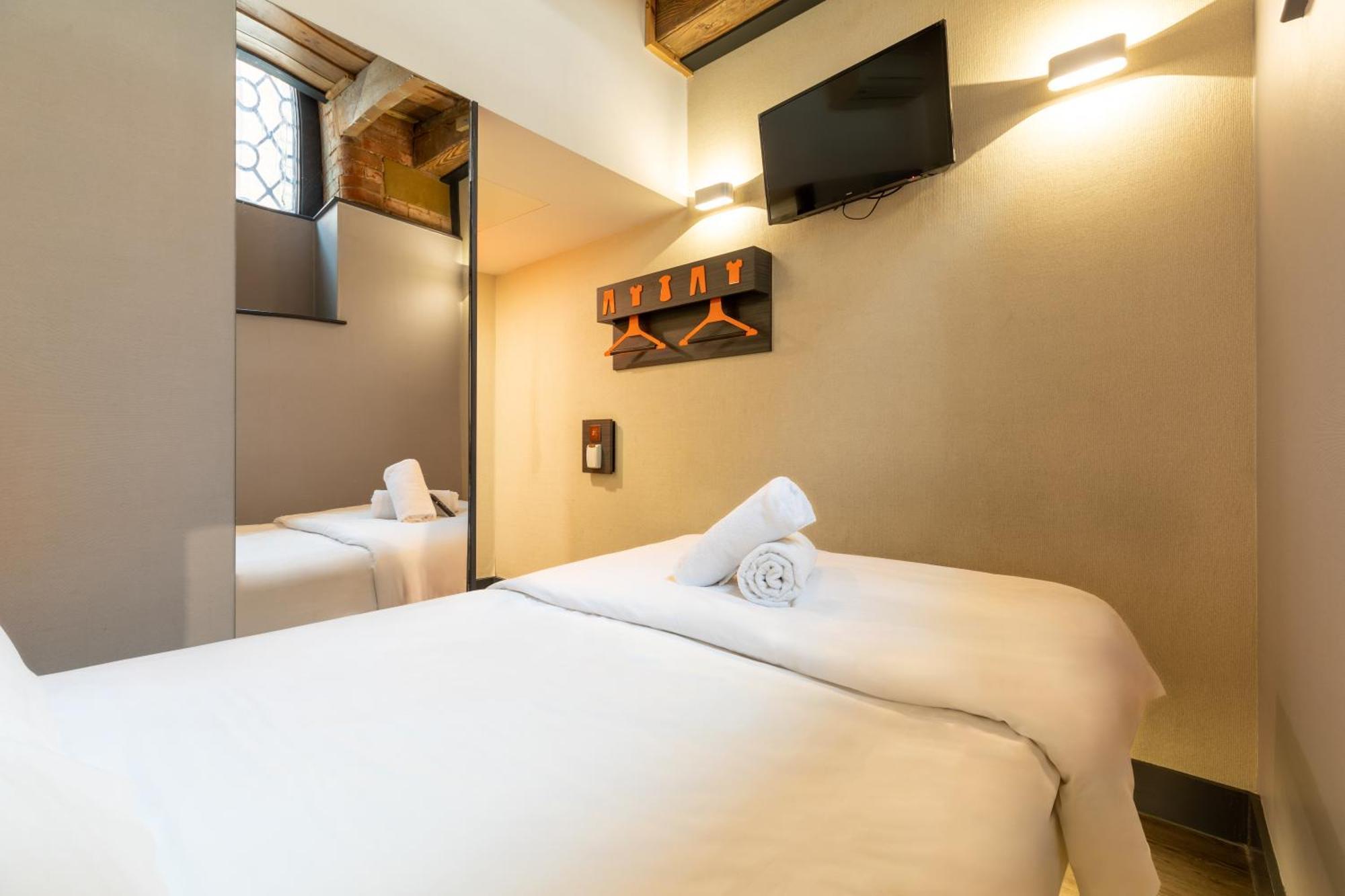 Easyhotel Hotel 2*