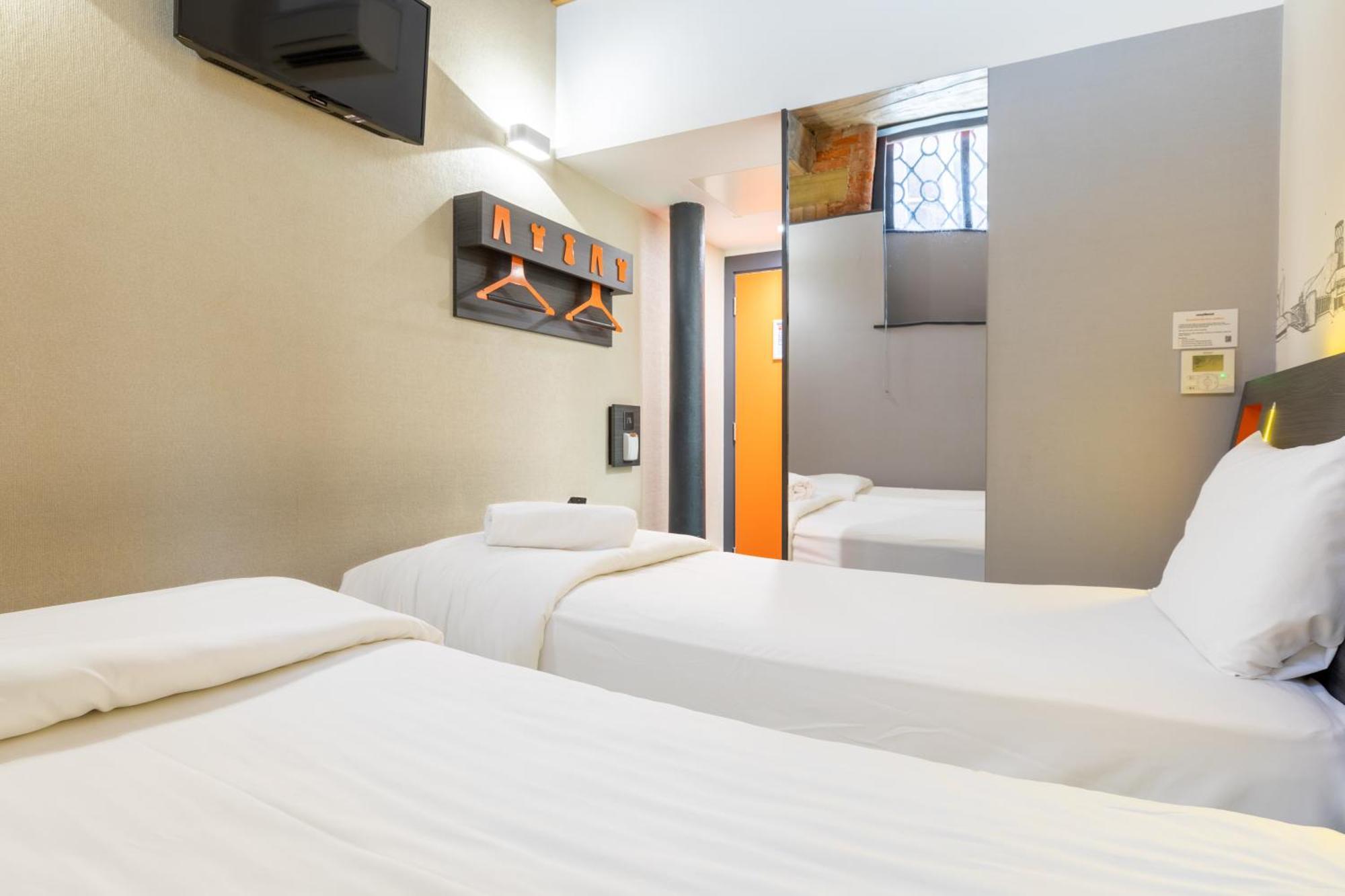 Hotel Easyhotel 2*