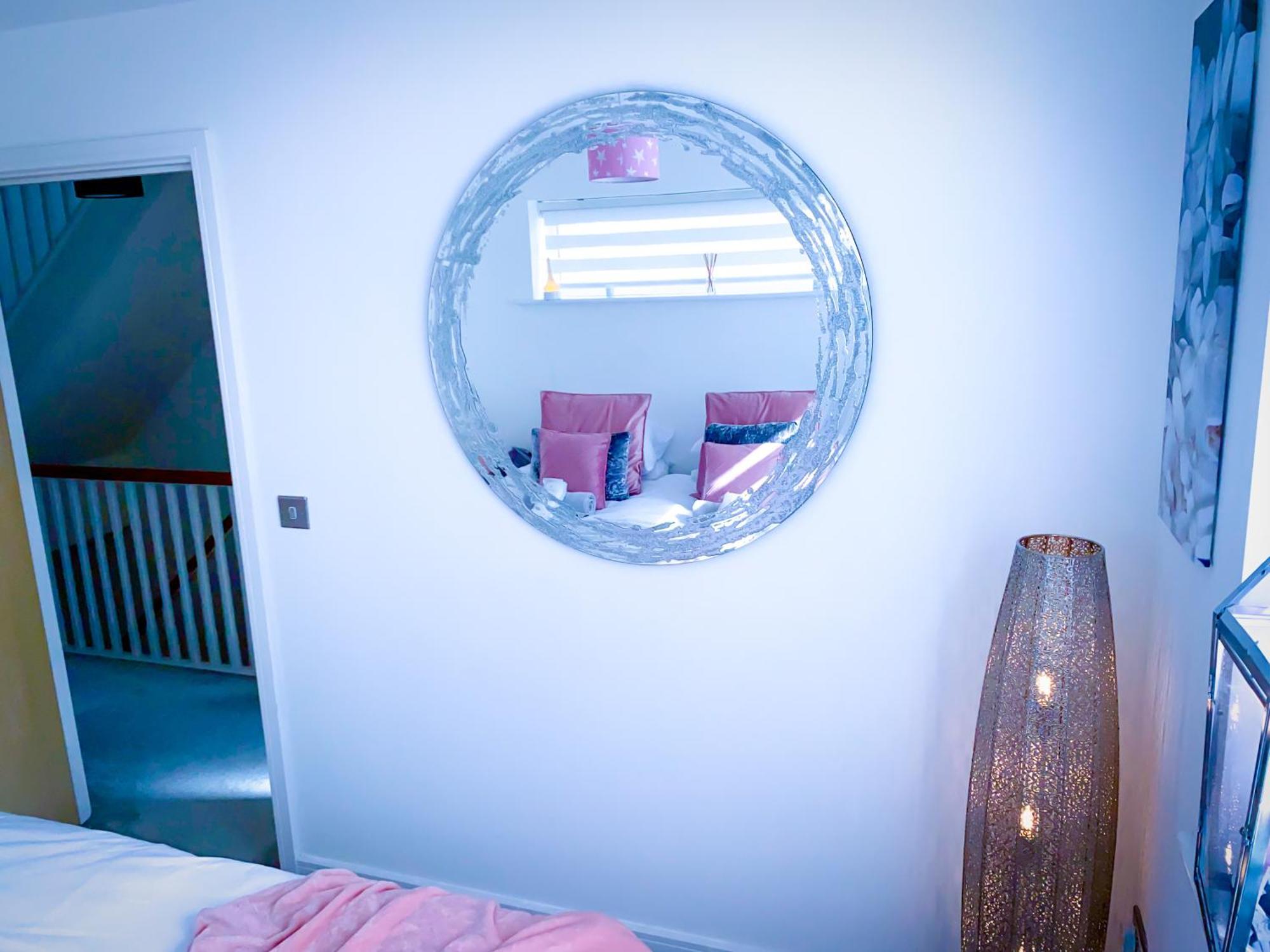 Bed & Breakfast Royal At Coop Live Etihad, Sports *
