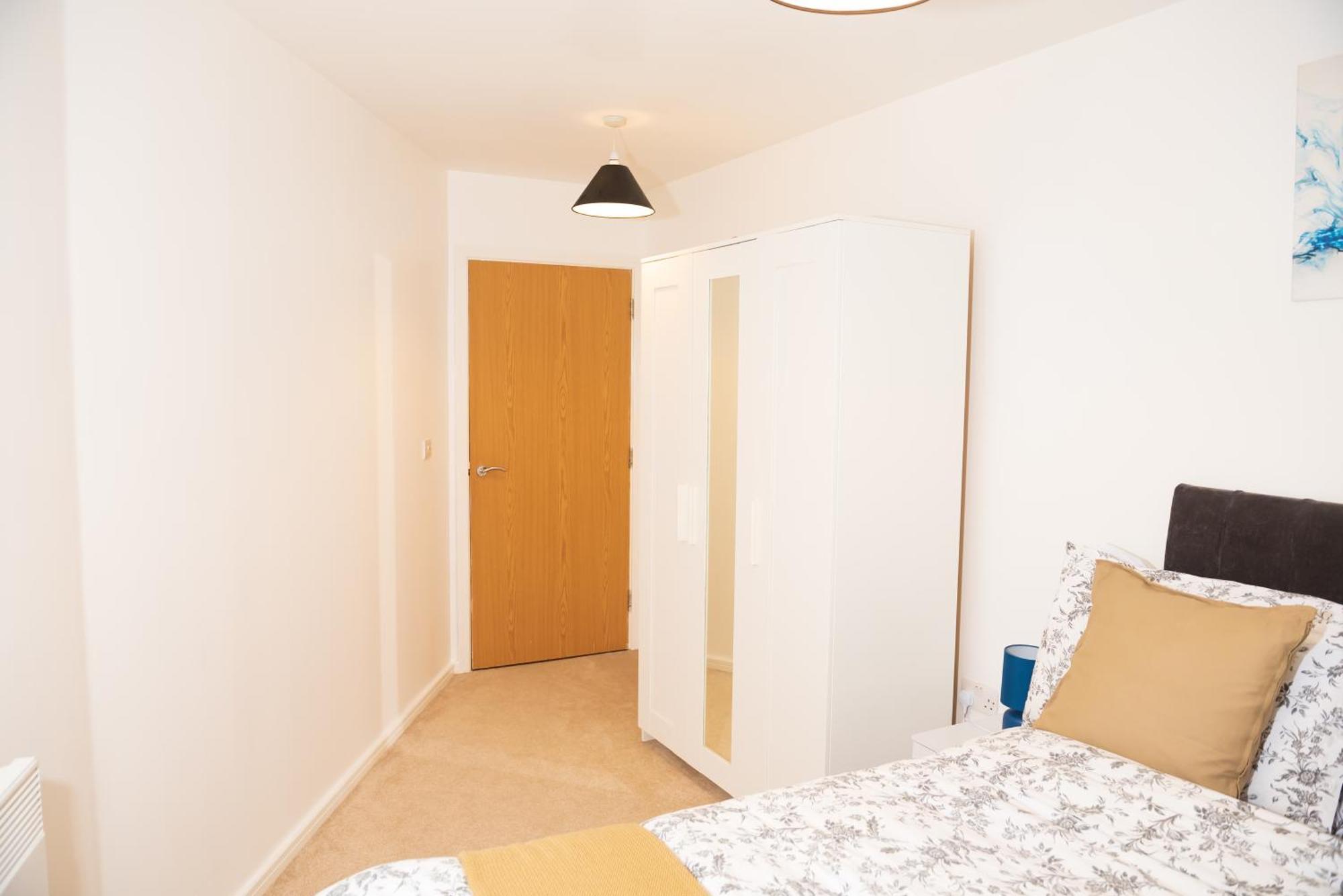 Luxury Two Bedroom Flat Opposite Coop Live N Etihad Stadium With Free Secure Parking, Netflix And Sky Tv Apartment *