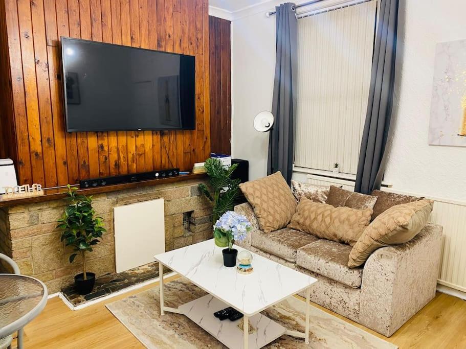 Apartment Cozy 3br Urban Oasis In The Hub *