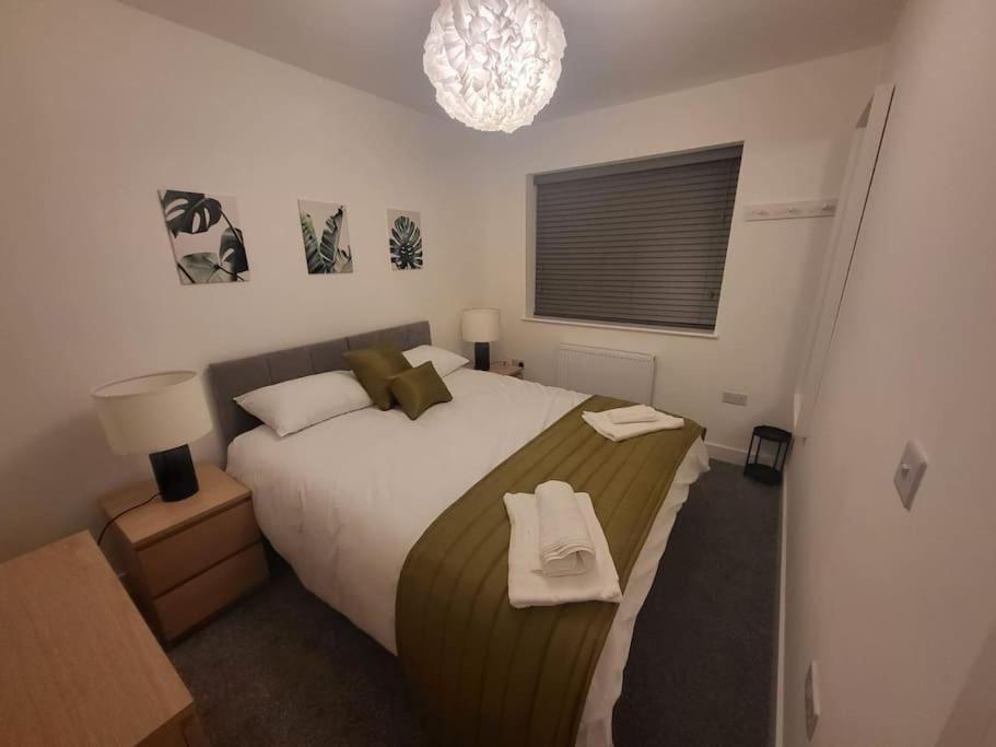 New 4 Bedrm House! Parking. 10min To / Etihad Holiday home