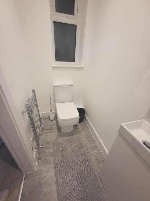 New 4 Bedrm House! Parking. 10min To / Etihad * Manchester