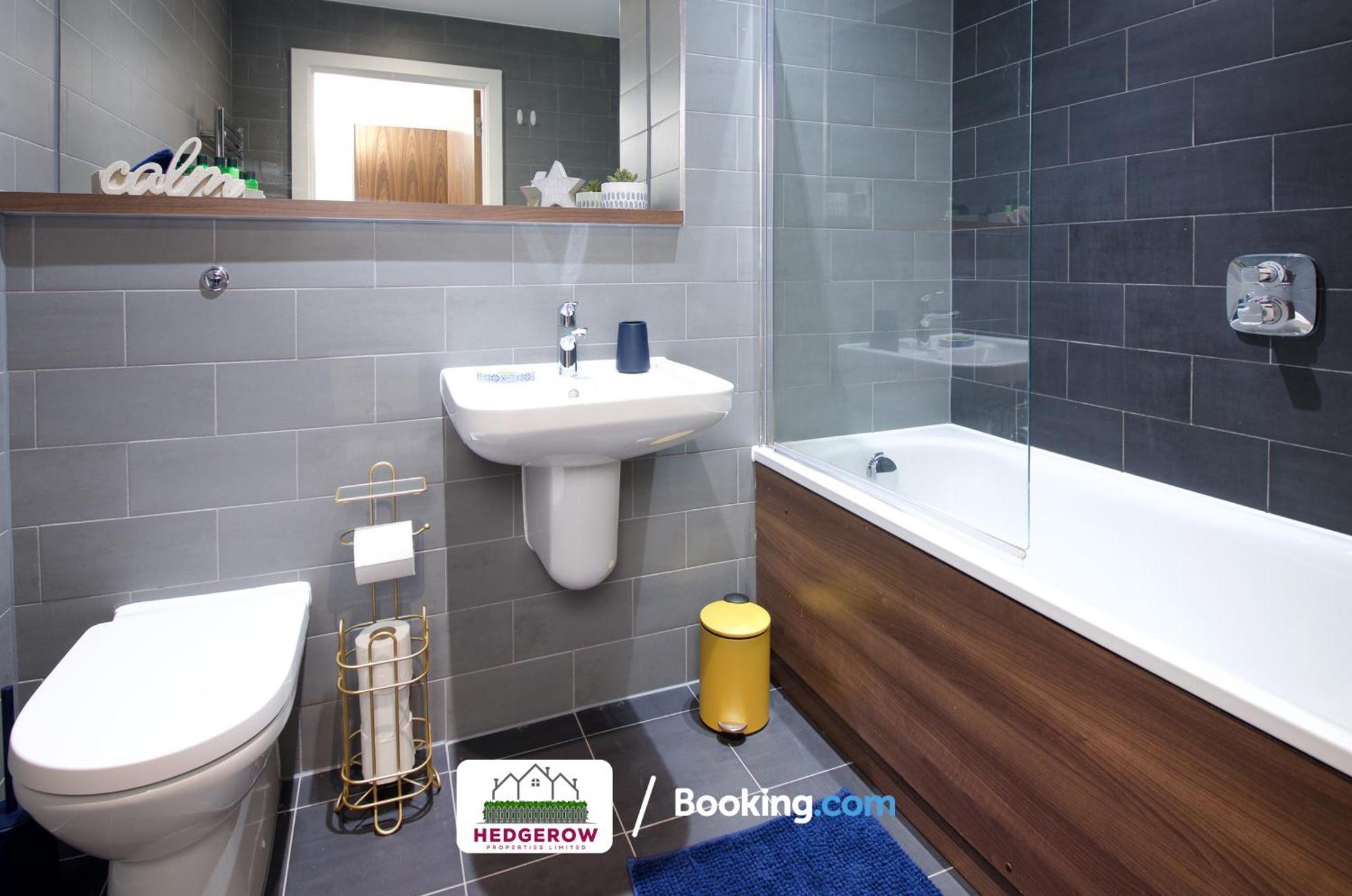 Premium Offers On 3-Night & Weekly Deal On 3-Bedroom Urban Loft By Hedgerow Apartment Manchester