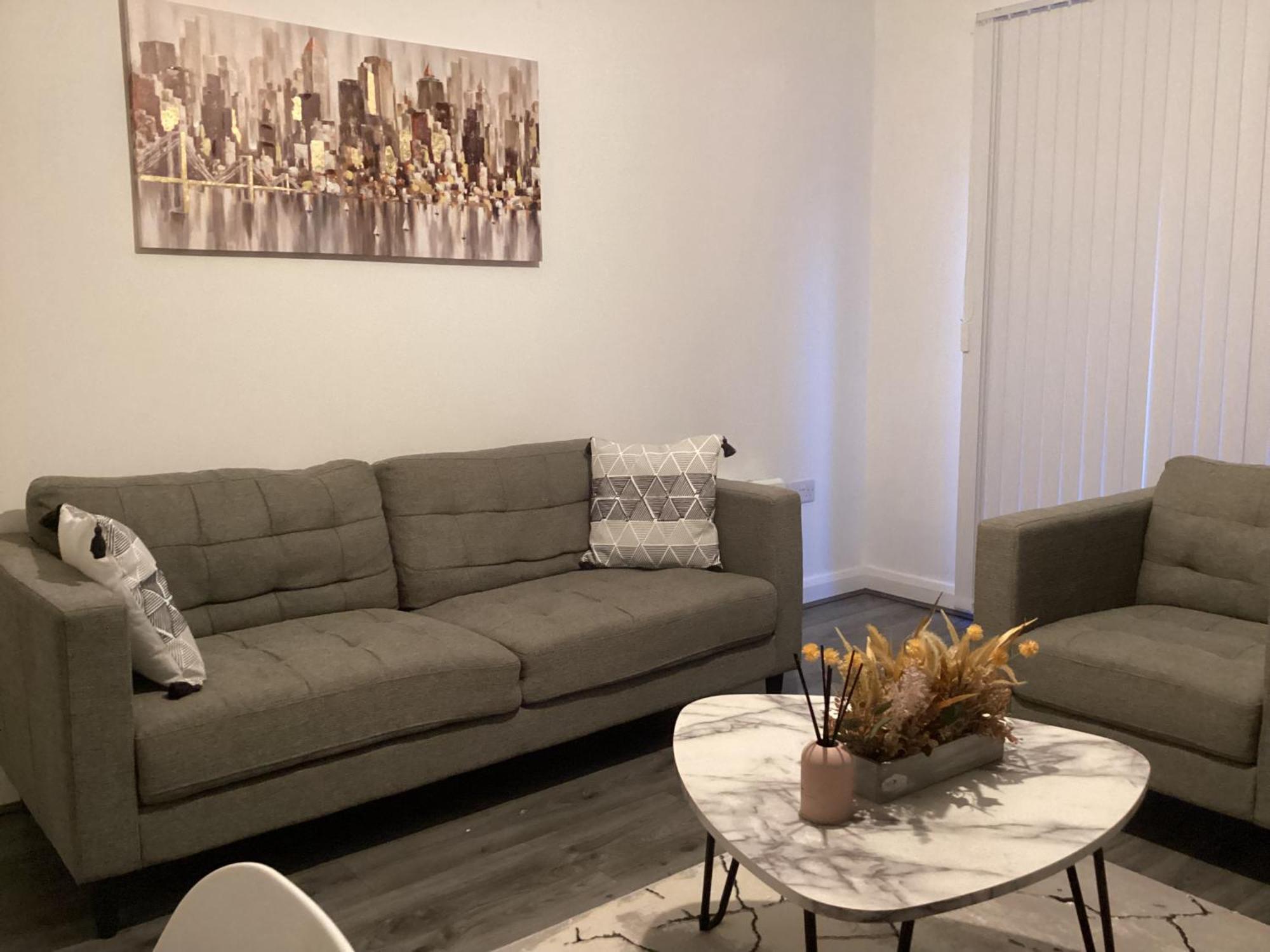 Luxury 1-bedroom Apartment *