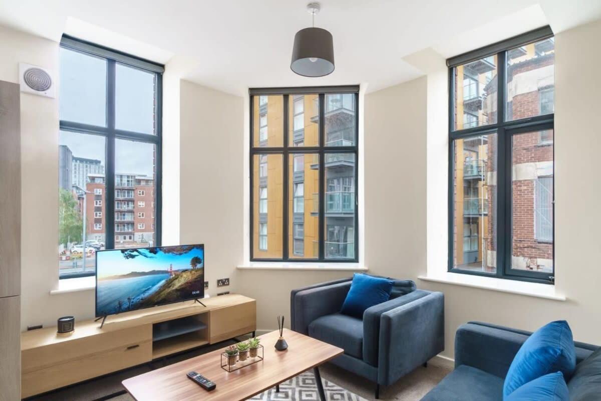Bright 2 Bedroom In Apartment Manchester