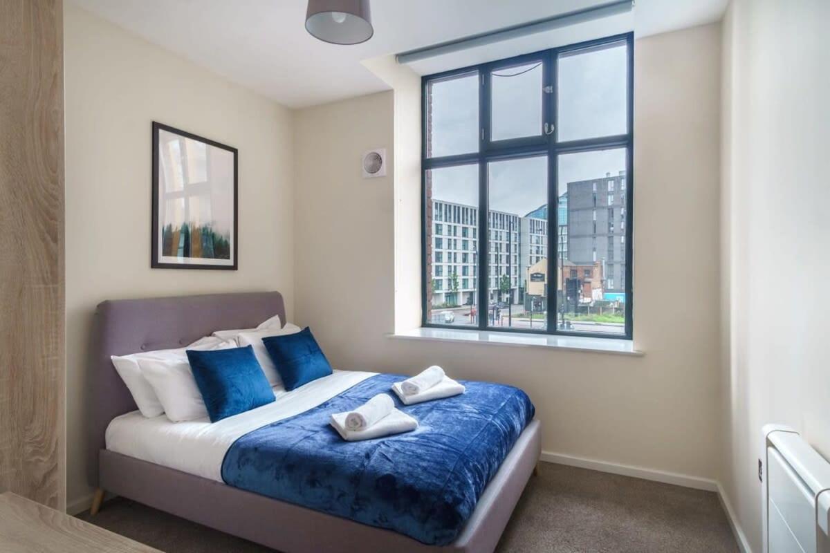 Bright 2 Bedroom In *