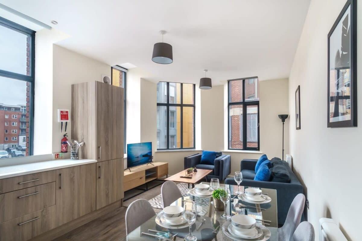 Bright 2 Bedroom In *