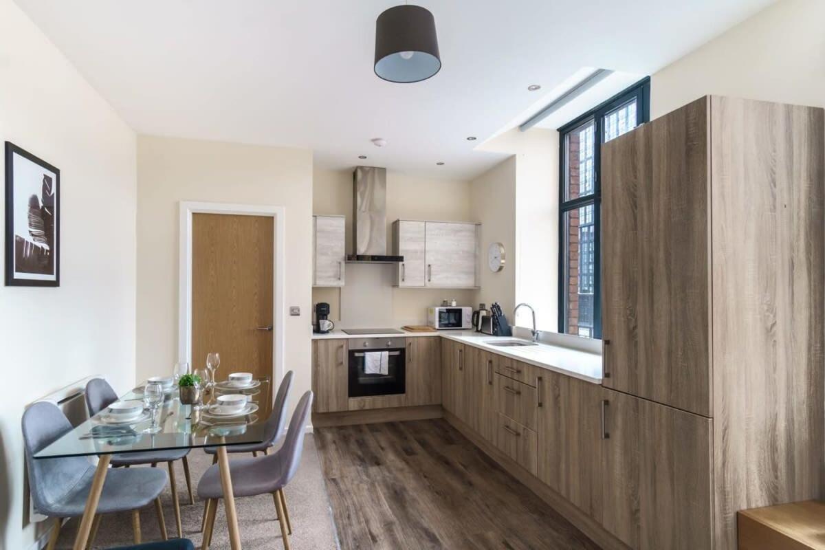 Bright 2 Bedroom In Apartment
