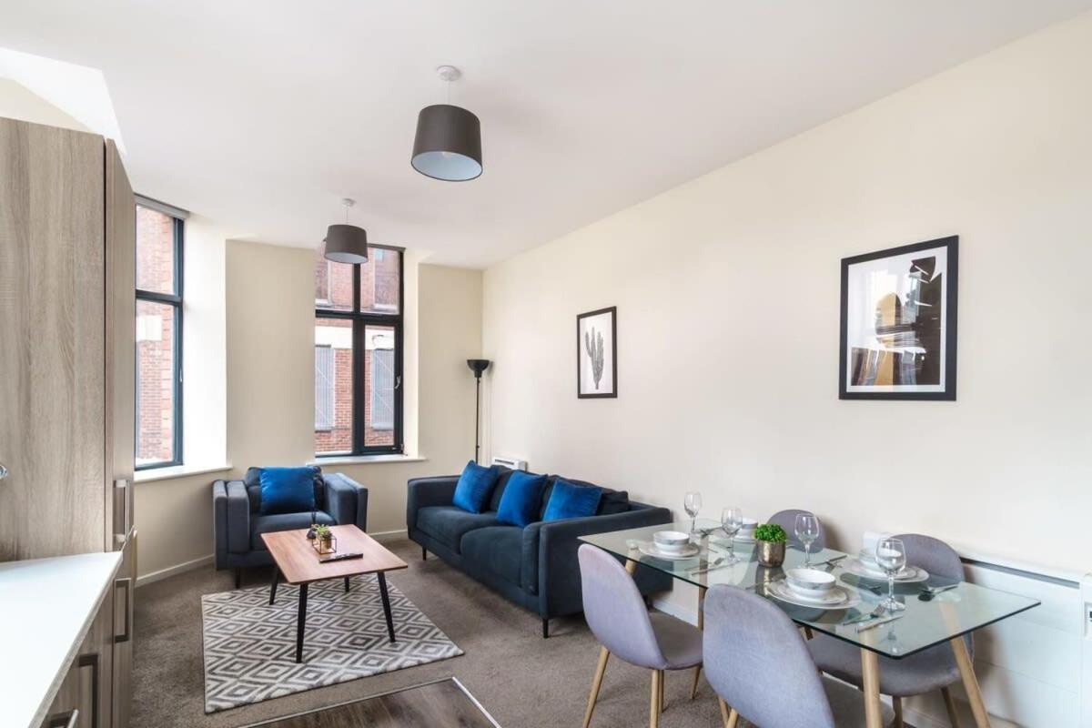 Bright 2 Bedroom In Apartment *