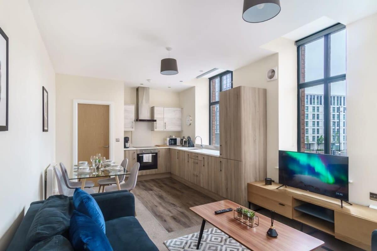 Bright 2 Bedroom In *
