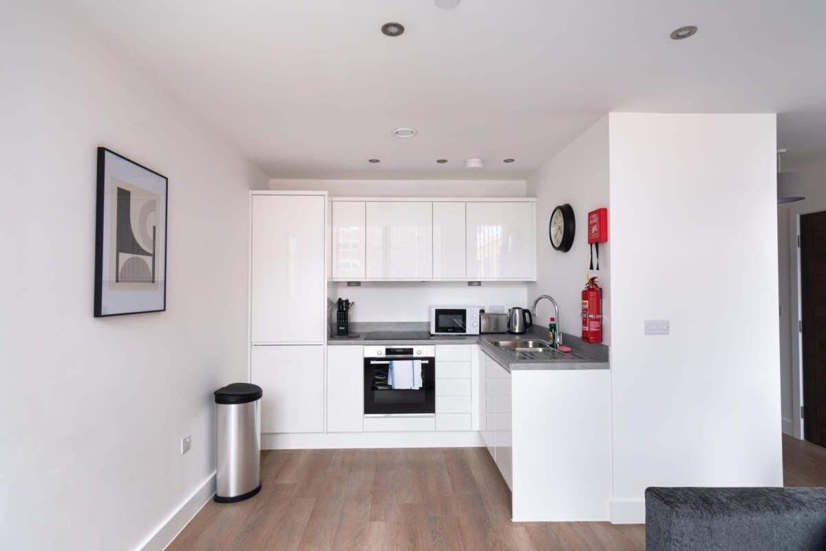 Zeni, Alexandra Rise Smart Apartment