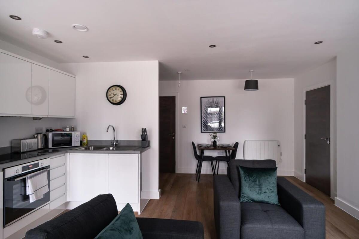 Zeni, Alexandra Rise Neat 1 Bed