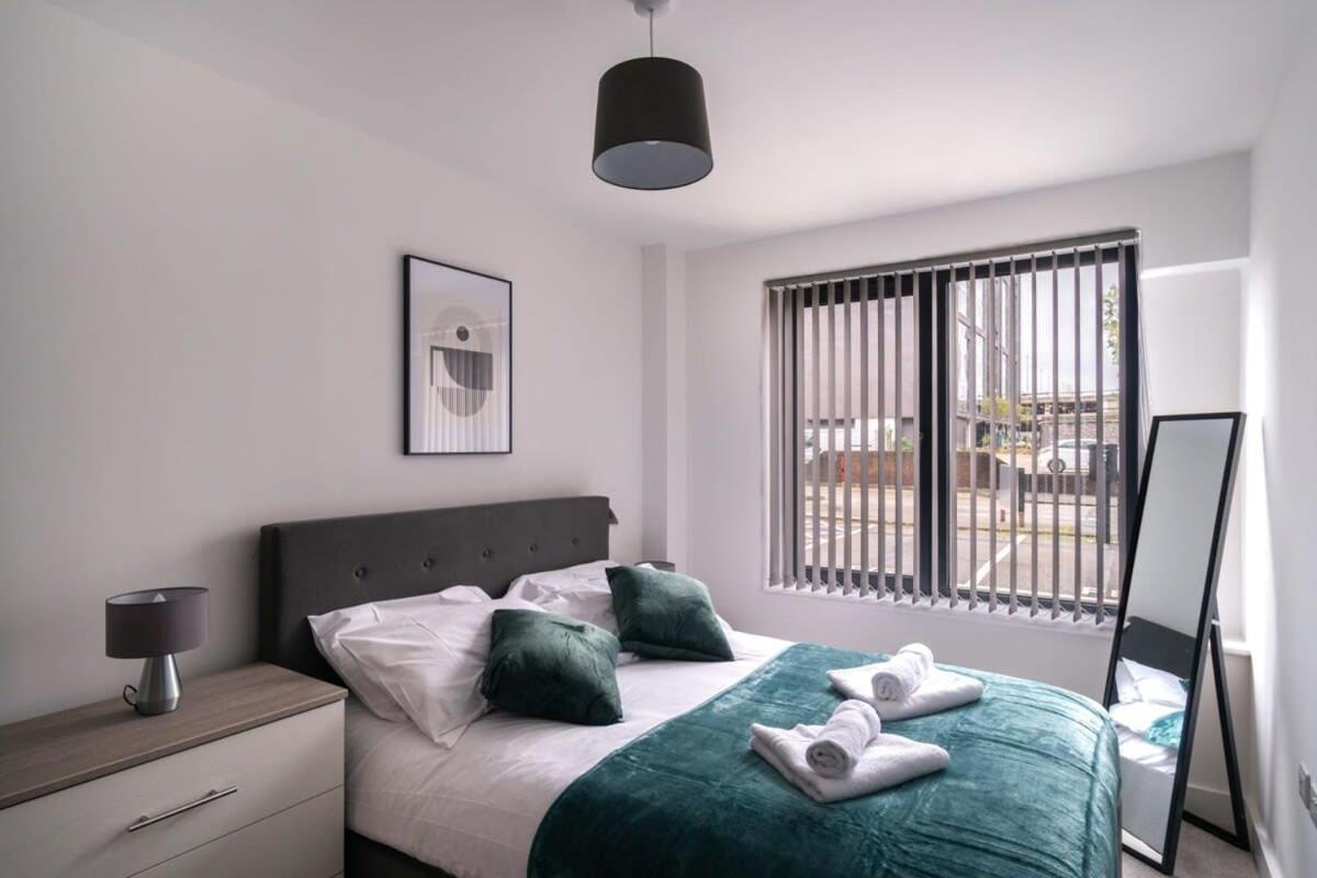 Zeni, Alexandra Rise Neat 1 Bed Apartment Manchester