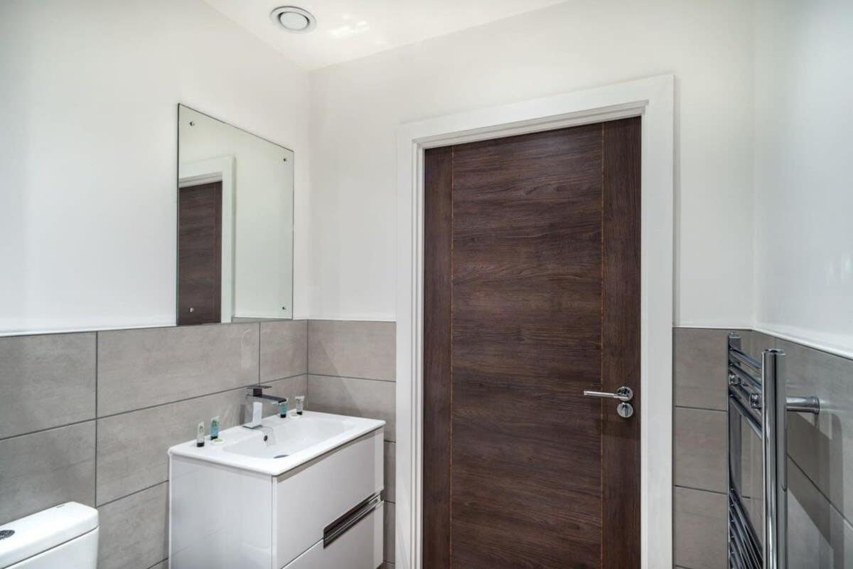 Stayzeni, Alexandra Rise Great 1 Bed Apartment Manchester