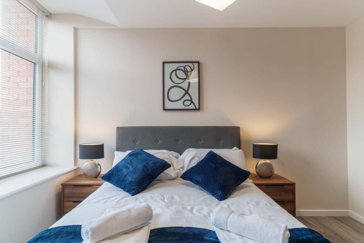 Bright 2 Bed - Sleeps 4 Apartment *