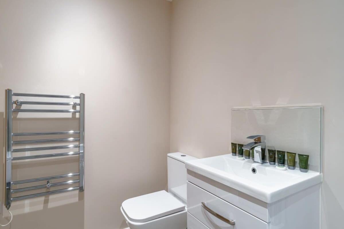 Bright 2 Bed - Sleeps 4 * Manchester