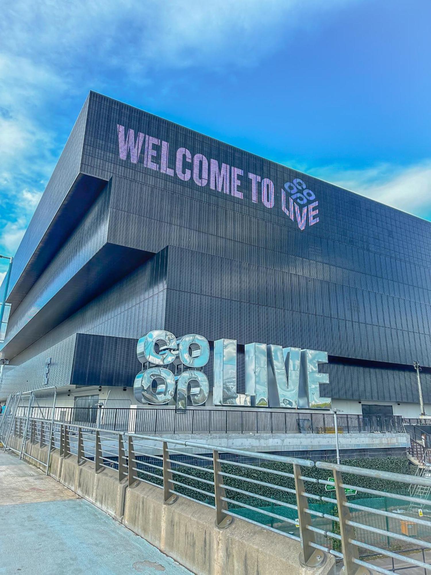 Royal At Coop Live Etihad, Sports Bed & Breakfast