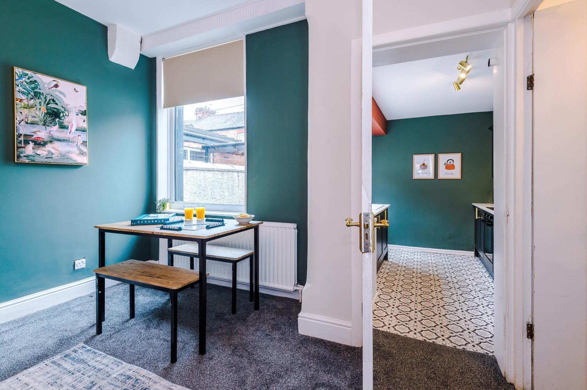 Holiday home Charming 3-bedroom House-salford Manchester