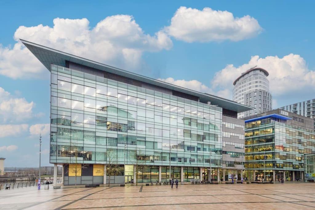 Apartment Stylish Mediacity 2bed, Sleeps 6, Amazing Views