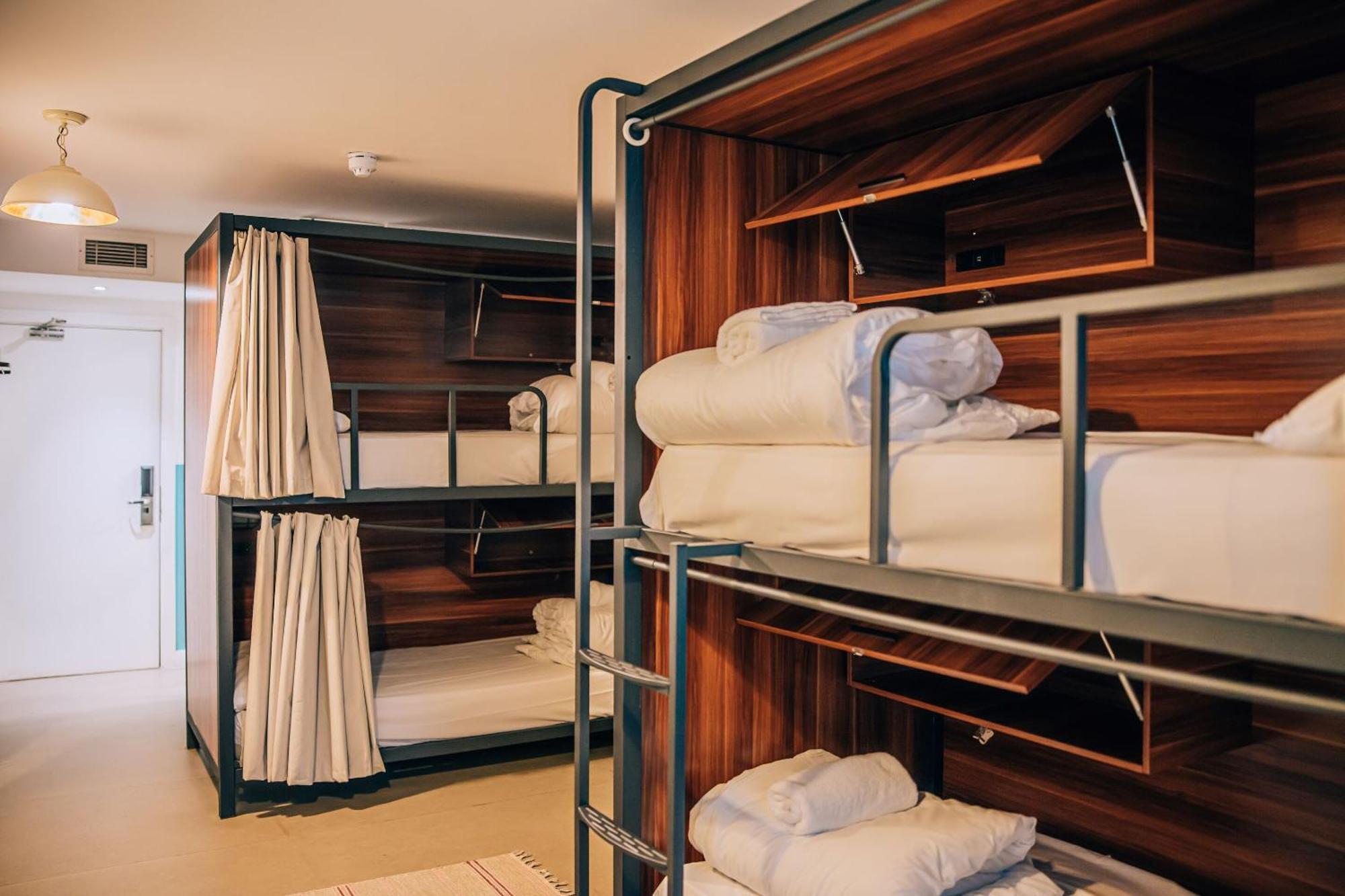Malacuna Hostel *